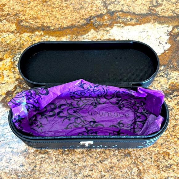 Younique Presenters Case 🆕 Condition! - Picture 3 of 6